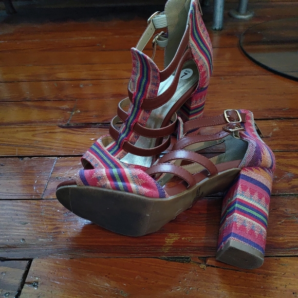 ❤️ Aztec pattern chunky Bohemian heels size 7 - Picture 4 of 9